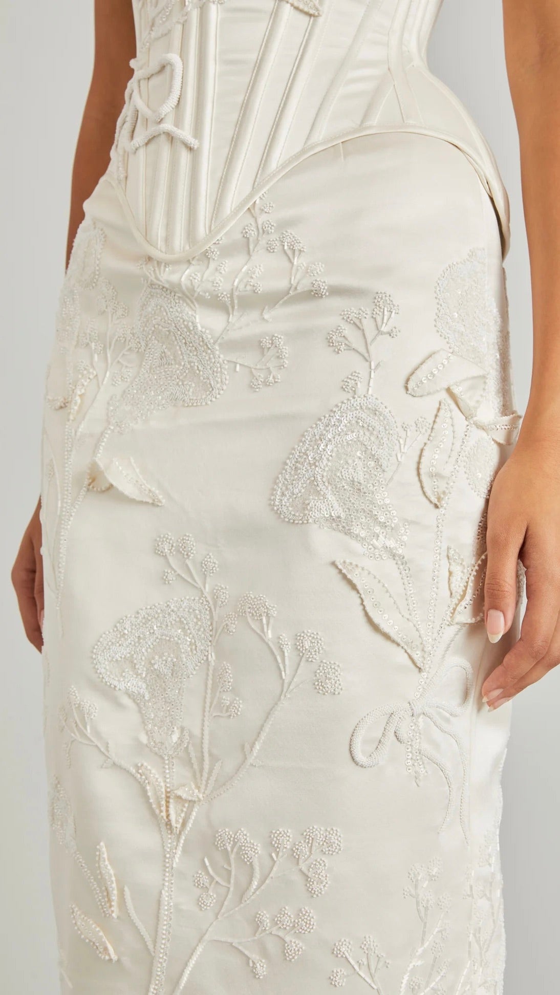 Mid-Calf Wasp Skirt with Carnation Embroidery